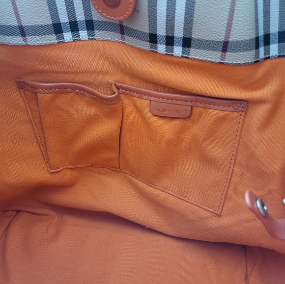 Authentic Burberry gm size handbag - - Picture 6 of 8